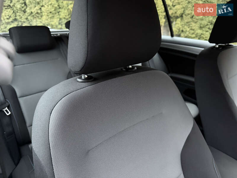 Хетчбек Volkswagen e-Golf 2015 в Рівному