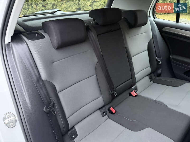 Хетчбек Volkswagen e-Golf 2015 в Рівному