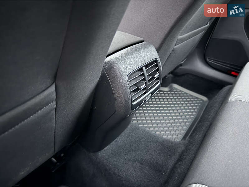 Хетчбек Volkswagen e-Golf 2015 в Рівному