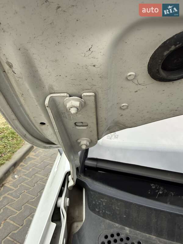 Хэтчбек Volkswagen e-Golf 2020 в Львове фото 23 Хэтчбек Volkswagen e-Golf 2020 в Львове