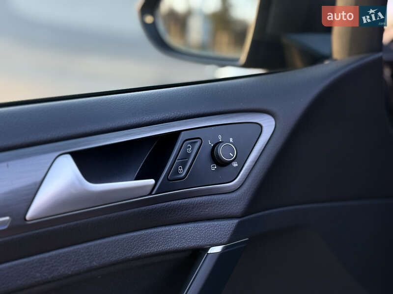 Хэтчбек Volkswagen e-Golf 2018 в Ковеле