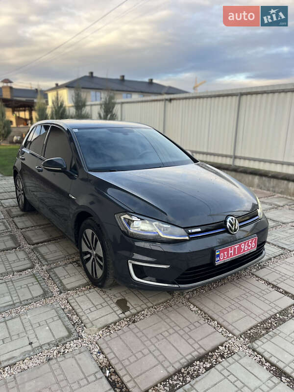 Хэтчбек Volkswagen e-Golf 2017 в Ужгороде