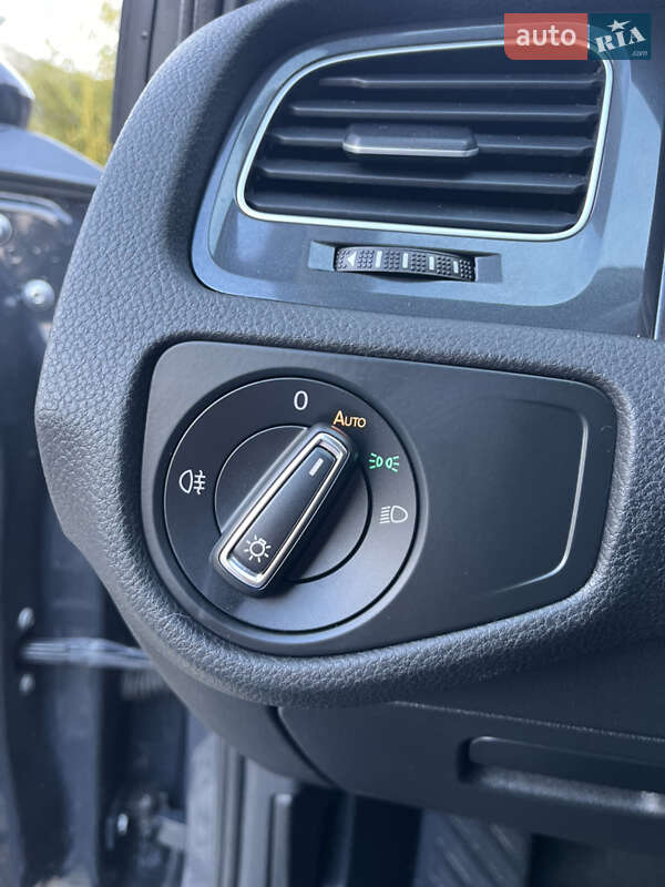 Хэтчбек Volkswagen e-Golf 2017 в Ужгороде