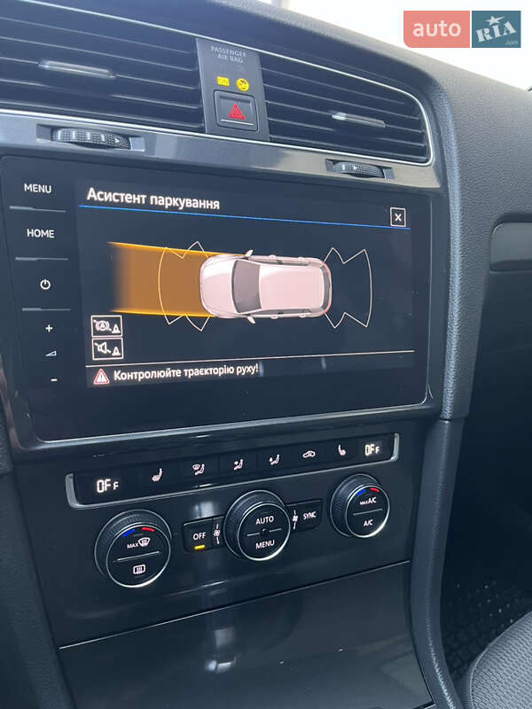 Хэтчбек Volkswagen e-Golf 2017 в Ужгороде