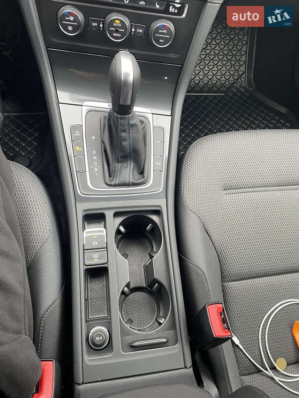 Хэтчбек Volkswagen e-Golf 2020 в Львове