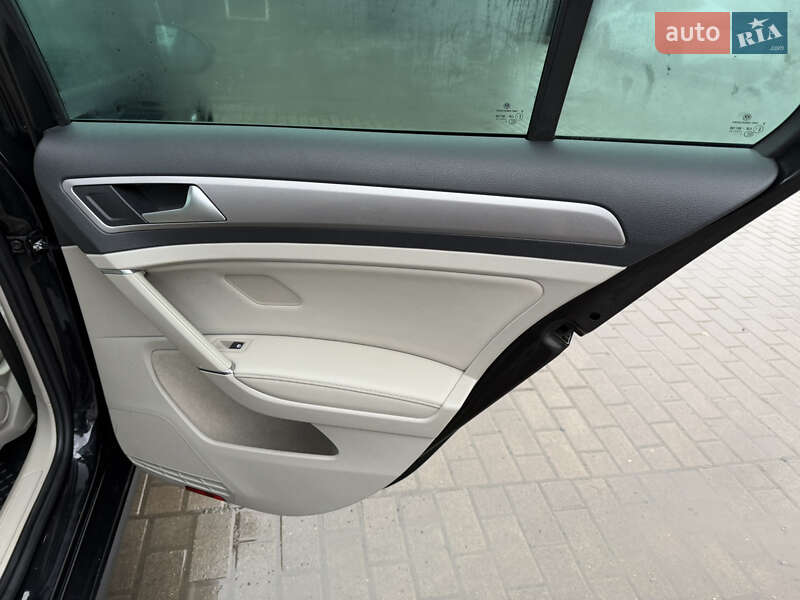 Хетчбек Volkswagen e-Golf 2015 в Луцьку