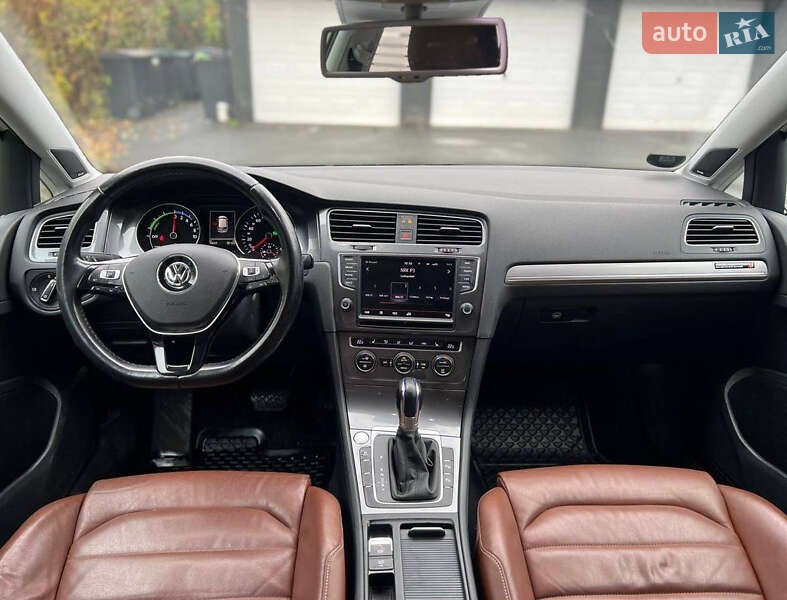 Хетчбек Volkswagen e-Golf 2016 в Києві