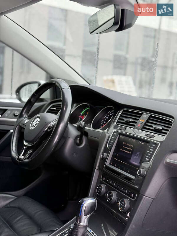 Хэтчбек Volkswagen e-Golf 2016 в Ровно