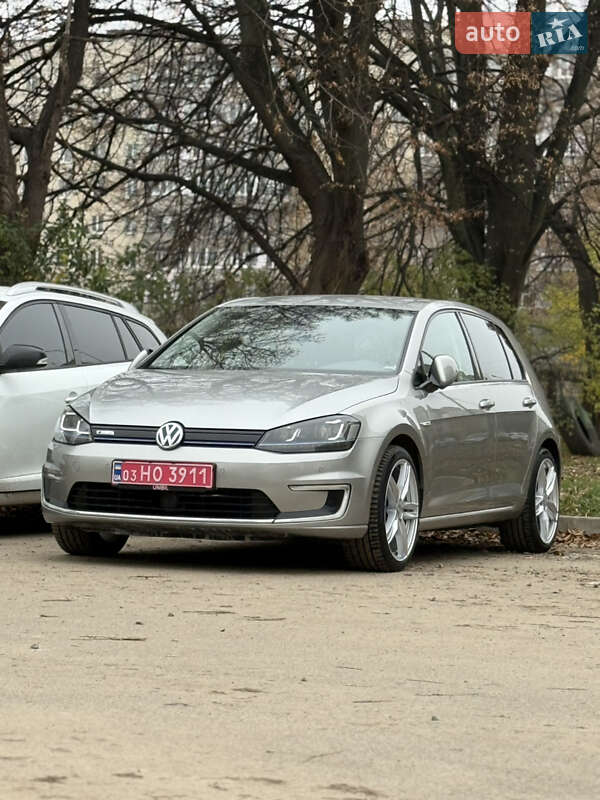 Volkswagen e-Golf 2015