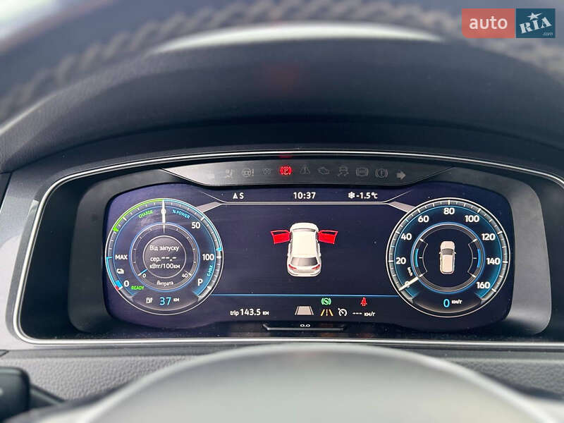 Хэтчбек Volkswagen e-Golf 2017 в Трускавце