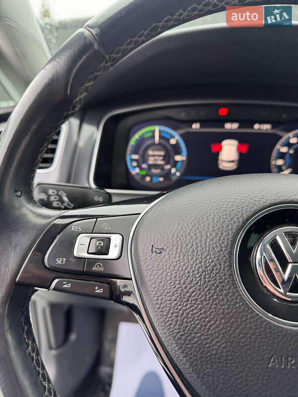 Хэтчбек Volkswagen e-Golf 2017 в Трускавце