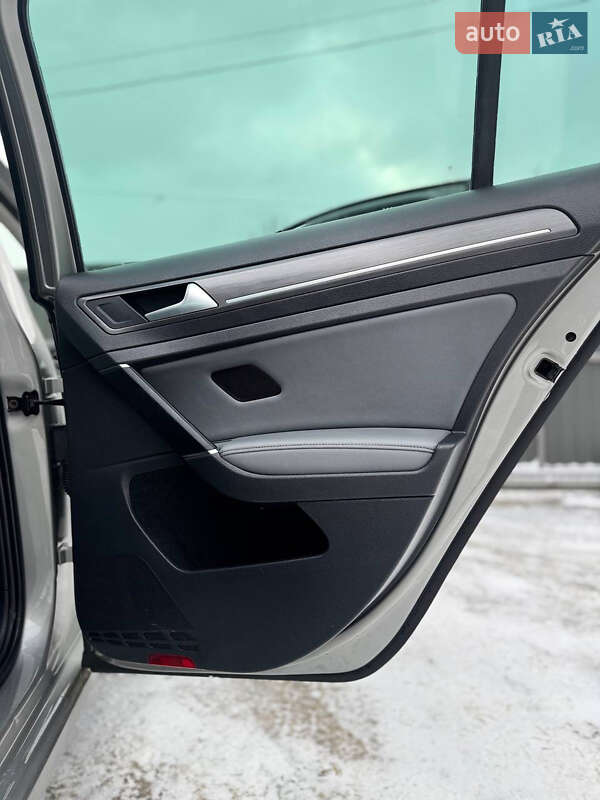 Хэтчбек Volkswagen e-Golf 2017 в Трускавце