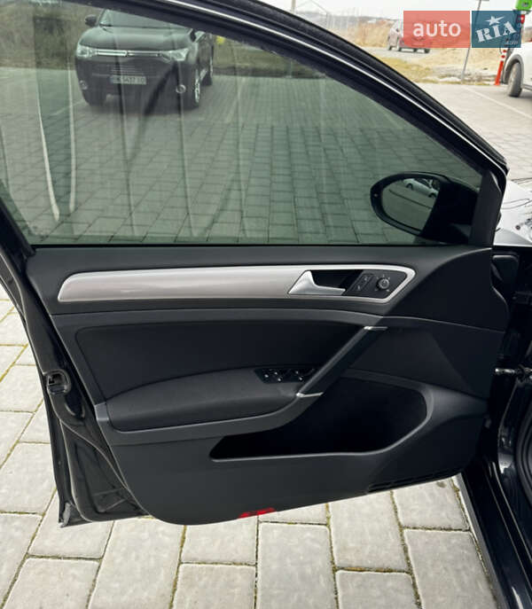 Хетчбек Volkswagen e-Golf 2014 в Рівному