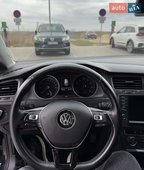 Хетчбек Volkswagen e-Golf 2014 в Рівному