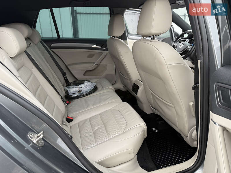 Хетчбек Volkswagen e-Golf 2018 в Володимирі фото 13 Хетчбек Volkswagen e-Golf 2018 в Володимирі