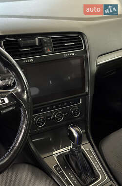 Хэтчбек Volkswagen e-Golf 2017 в Ровно