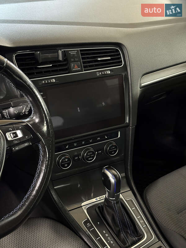 Хэтчбек Volkswagen e-Golf 2017 в Ровно