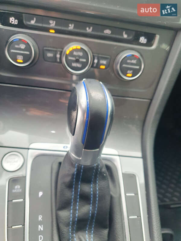 Хетчбек Volkswagen e-Golf 2016 в Києві фото 8 Хетчбек Volkswagen e-Golf 2016 в Києві