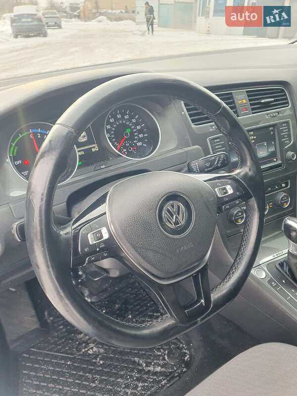 Хетчбек Volkswagen e-Golf 2016 в Києві фото 11 Хетчбек Volkswagen e-Golf 2016 в Києві