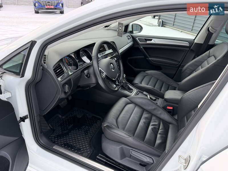 Хетчбек Volkswagen e-Golf 2015 в Рівному