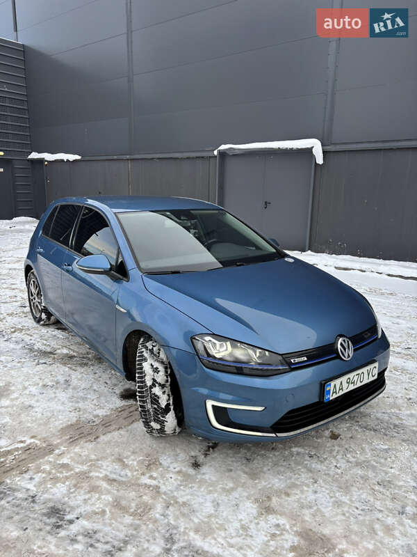 Хетчбек Volkswagen e-Golf 2015 в Києві