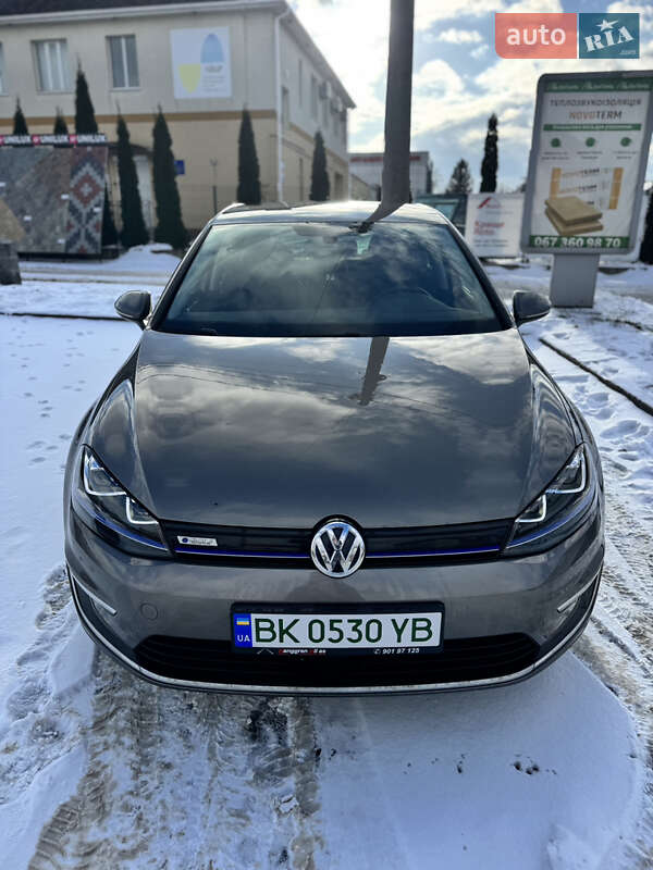 Volkswagen e-Golf 2015