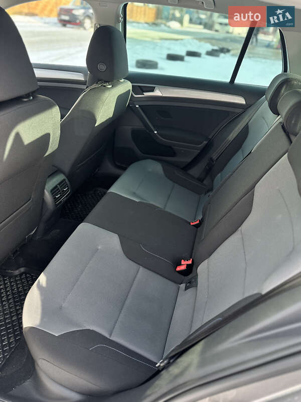 Хетчбек Volkswagen e-Golf 2015 в Рівному