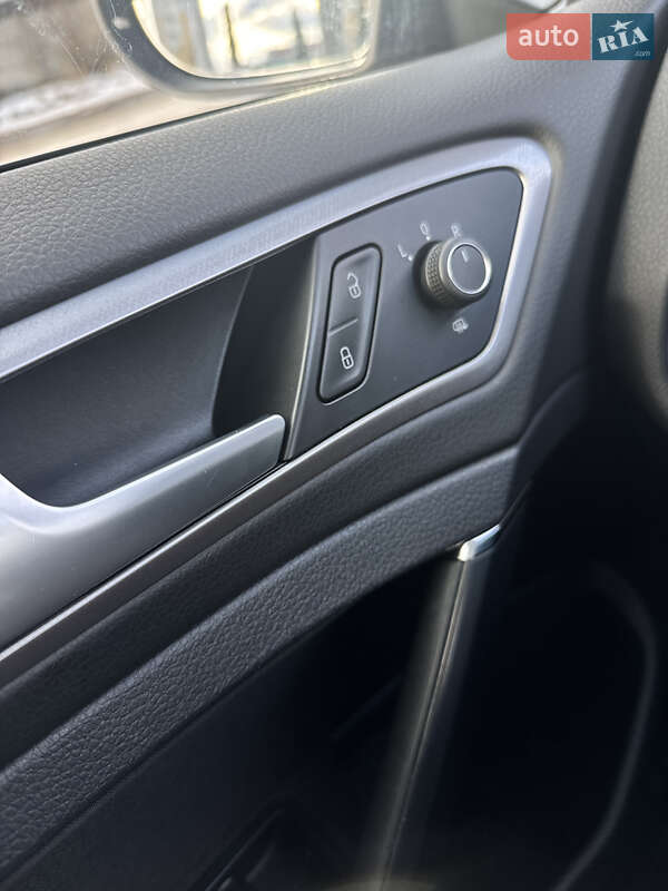 Хетчбек Volkswagen e-Golf 2015 в Рівному