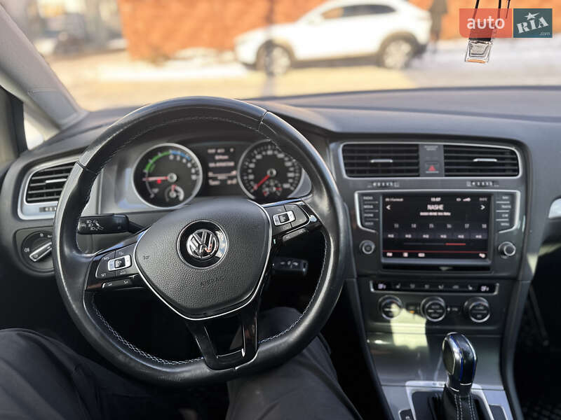 Хетчбек Volkswagen e-Golf 2015 в Рівному