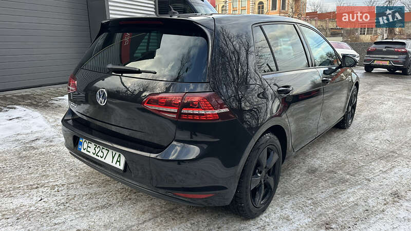 Хетчбек Volkswagen e-Golf 2015 в Чернівцях