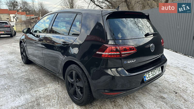 Хетчбек Volkswagen e-Golf 2015 в Чернівцях