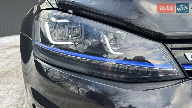 Хетчбек Volkswagen e-Golf 2015 в Чернівцях