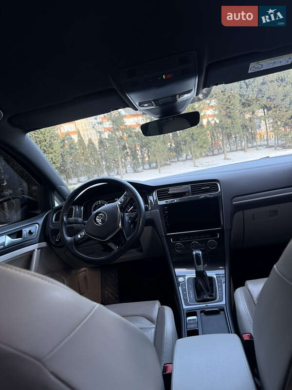Хетчбек Volkswagen e-Golf 2018 в Тернополі фото 22 Хетчбек Volkswagen e-Golf 2018 в Тернополі