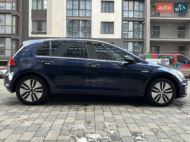Хетчбек Volkswagen e-Golf 2015 в Івано-Франківську