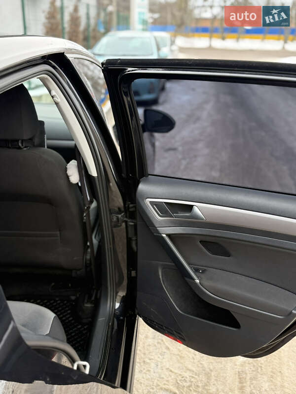 Хетчбек Volkswagen e-Golf 2015 в Житомирі