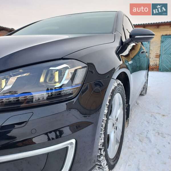 Хэтчбек Volkswagen e-Golf 2016 в Козельце