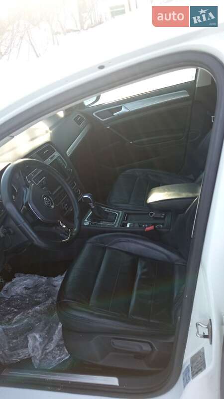 Хетчбек Volkswagen e-Golf 2014 в Житомирі