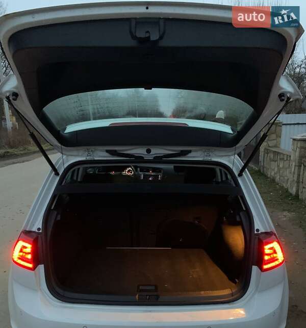 Хетчбек Volkswagen e-Golf 2014 в Івано-Франківську