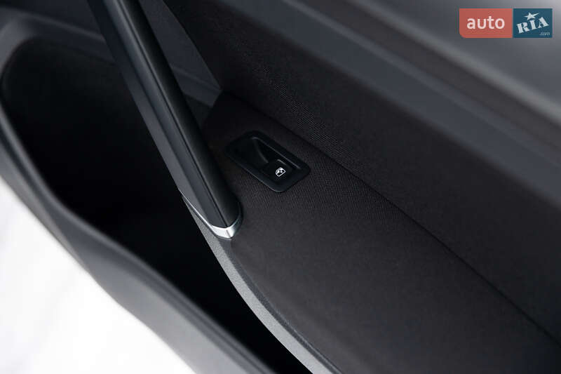 Хэтчбек Volkswagen e-Golf 2019 в Луцке фото 72 Хэтчбек Volkswagen e-Golf 2019 в Луцке