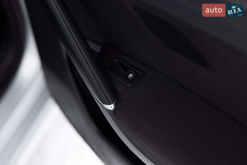 Хэтчбек Volkswagen e-Golf 2019 в Луцке фото 78 Хэтчбек Volkswagen e-Golf 2019 в Луцке