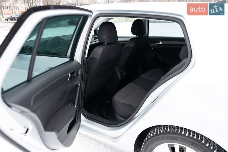 Хэтчбек Volkswagen e-Golf 2019 в Луцке фото 80 Хэтчбек Volkswagen e-Golf 2019 в Луцке