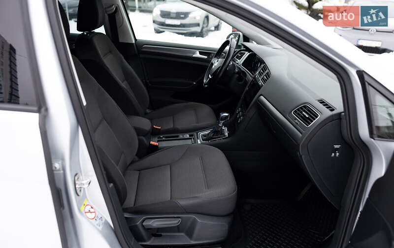 Хэтчбек Volkswagen e-Golf 2019 в Луцке фото 68 Хэтчбек Volkswagen e-Golf 2019 в Луцке