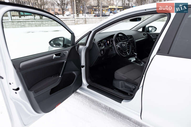 Хэтчбек Volkswagen e-Golf 2019 в Луцке фото 23 Хэтчбек Volkswagen e-Golf 2019 в Луцке