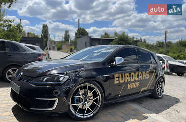 Хэтчбек Volkswagen e-Golf 2015 в Кропивницком