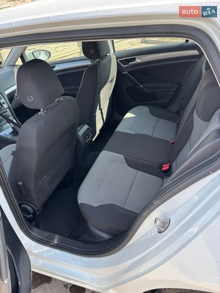 Хэтчбек Volkswagen e-Golf 2014 в Рожище