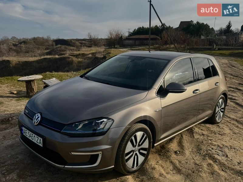 Volkswagen e-Golf 2015