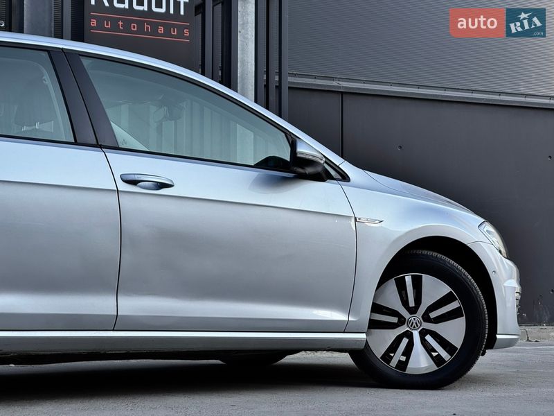 Хэтчбек Volkswagen e-Golf 2019 в Киеве