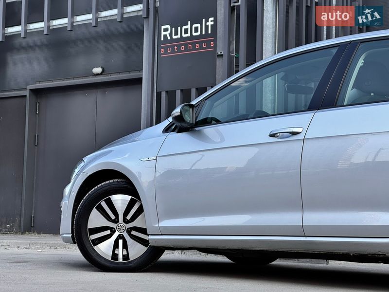 Хэтчбек Volkswagen e-Golf 2019 в Киеве
