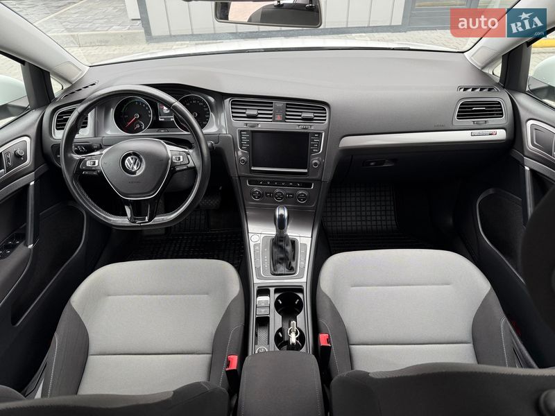 Хэтчбек Volkswagen e-Golf 2014 в Владимире