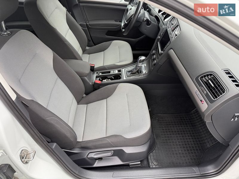 Хэтчбек Volkswagen e-Golf 2014 в Владимире